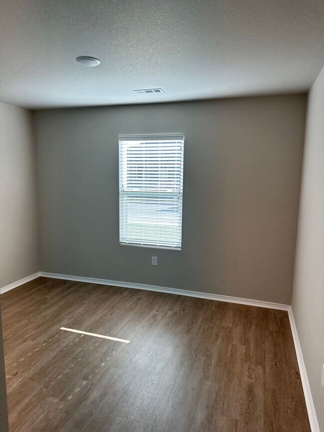 Building Photo - *Pre-leasing* Three Bedroom | Two Bath Hom...
