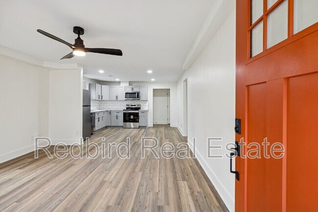 Building Photo - 611 S 12th St