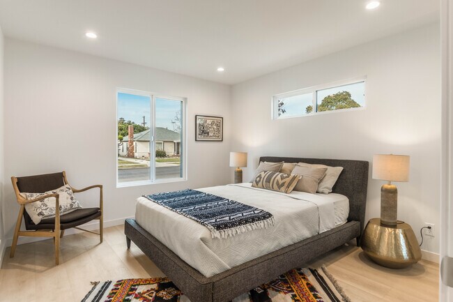 Building Photo - 3840 Somerset Dr