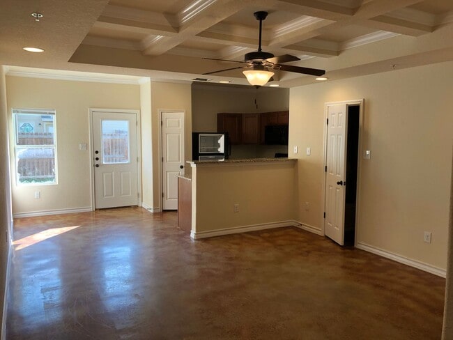 Building Photo - Town home for rent