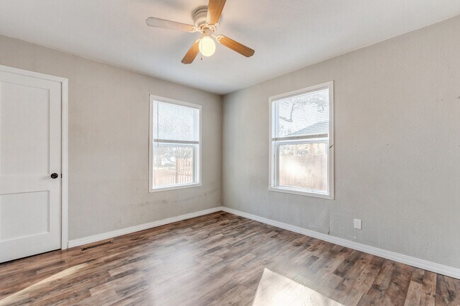 Building Photo - 1017 N Pershing St