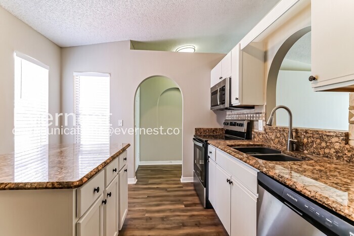 Building Photo - 1108 Jayhil Dr