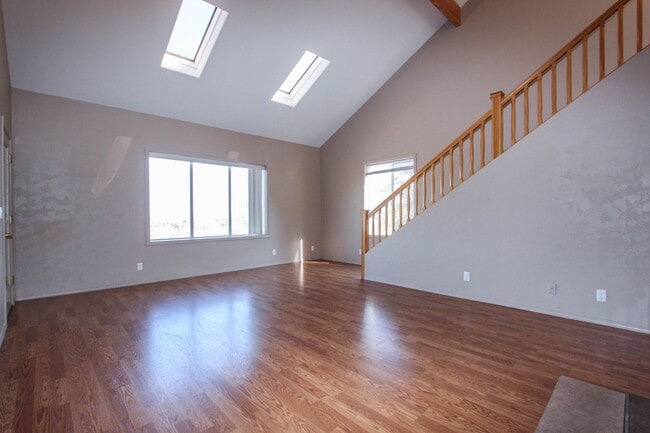 Building Photo - Home located in Pines & Boulders with Views!