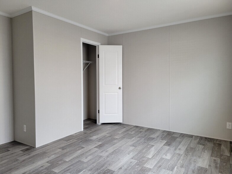 Building Photo - 15852 Croatia Dr