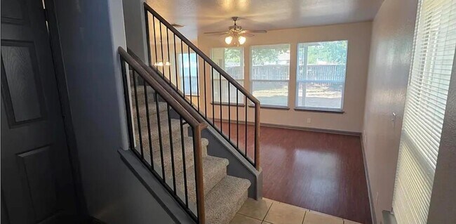 Building Photo - 2228 Nestlewood Dr