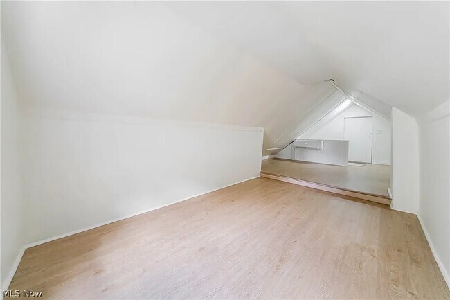 Building Photo - 2053 W 45th St