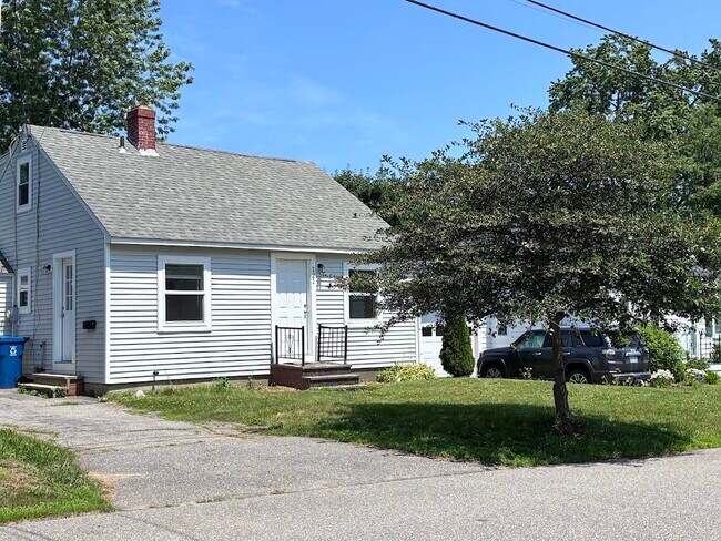 Building Photo - 121 Wellington Rd