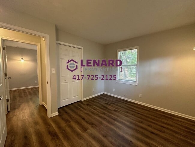 Building Photo - Spacious Home Ready For Move In!