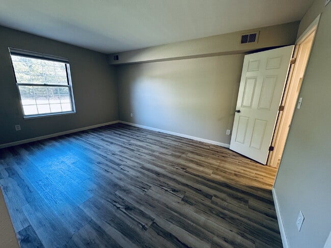 Building Photo - Fully Renovated 2BD/2BA in Top-Rated Northville Schools | Water, HOA & Fitness Included! OWNER SP...