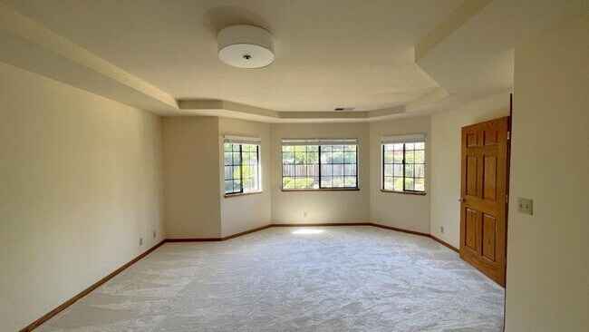 Building Photo - Walnut Creek Northgate neighborhood! Beaut...