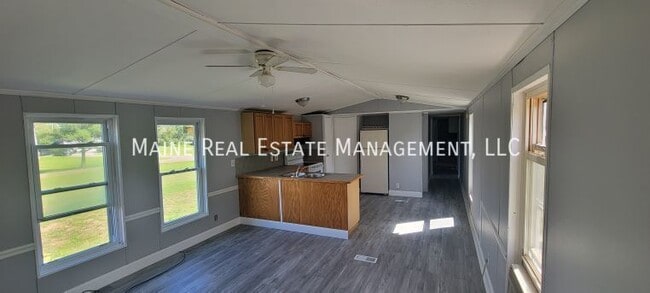 Primary Photo - 98 Park Dr