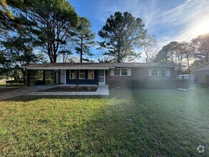 Building Photo - Beautifully Renovated 3-Bedroom Home with ...