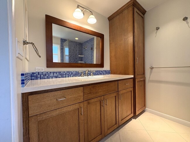 Building Photo - Beautiful 4BD/2BA Menlo Park Home with Lar...