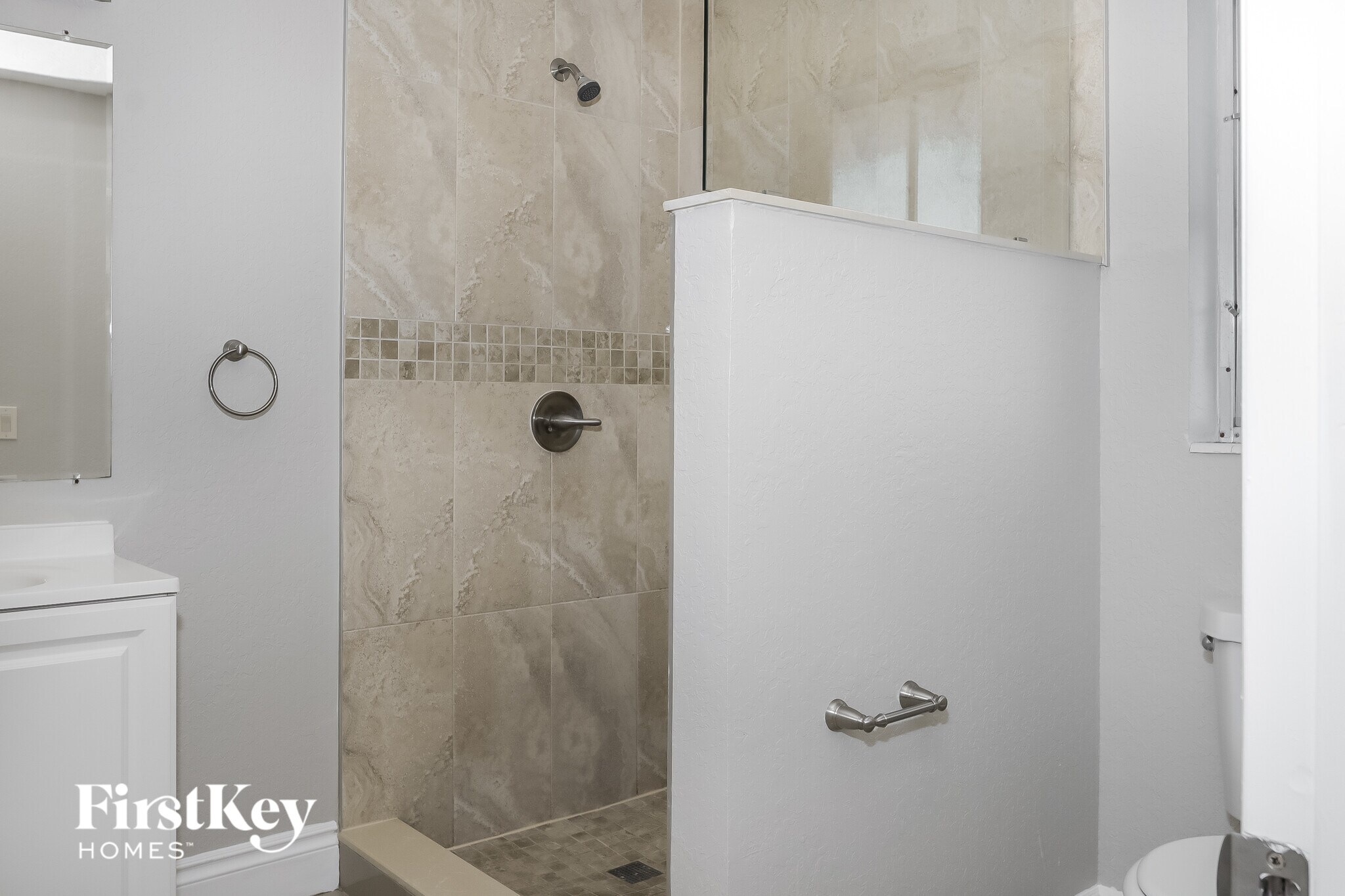 Building Photo - 401 Superior Pl