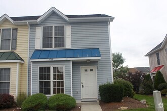 Building Photo - Spacious 3-Bedroom End Unit in Liberty Squ...