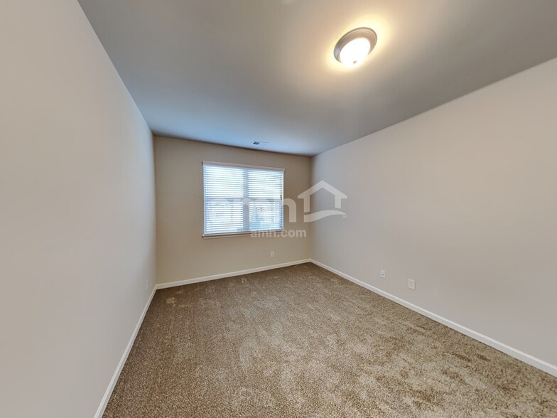 Building Photo - 235 Hickory Pointe Dr