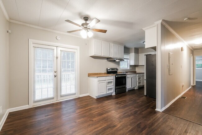 Building Photo - 1165 Wisteria Dr SW