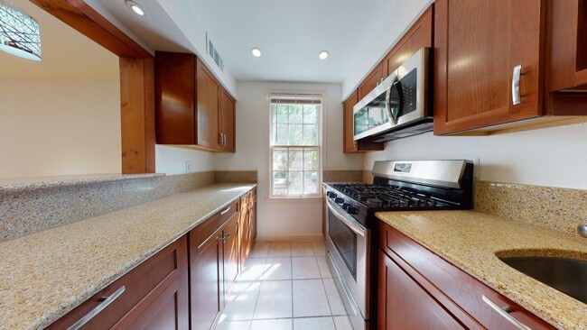 Building Photo - Spacious, Light-filled One Bedroom One Bat...