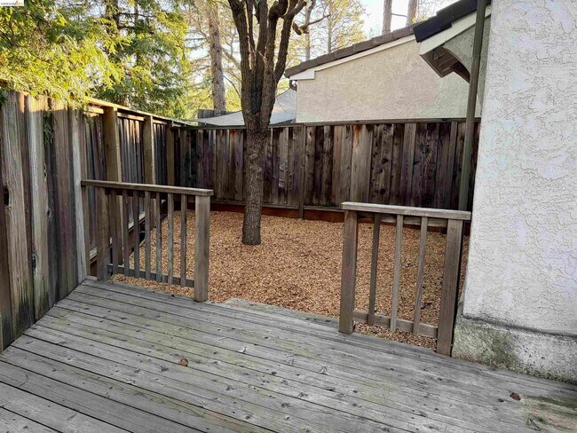 Building Photo - 600 Chandon Ct