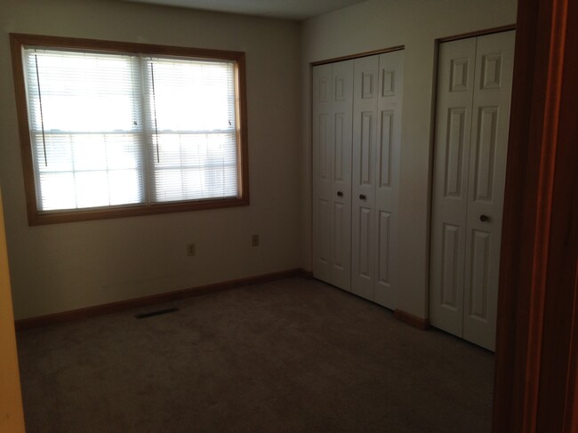 Bedroom 2 w closets - 5332 Cider Mill Rd