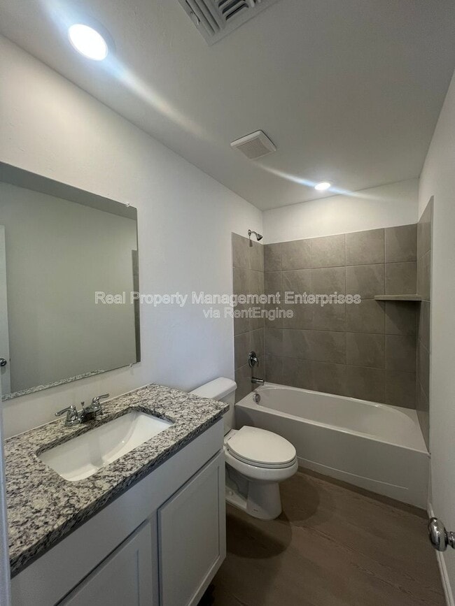 Building Photo - 14810 Razorbill Dr