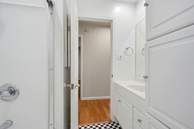 Building Photo - Beautiful Spacious 3-bedroom 1.5-Bath Home in Concord!
