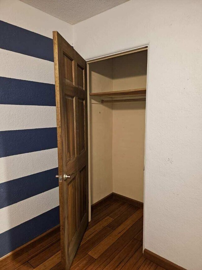 Building Photo - BEAUTIFUL 4 BEDROOM 2 BATH HOME IN THE BEA...