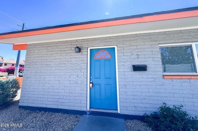 Building Photo - 1118 S McClintock Dr