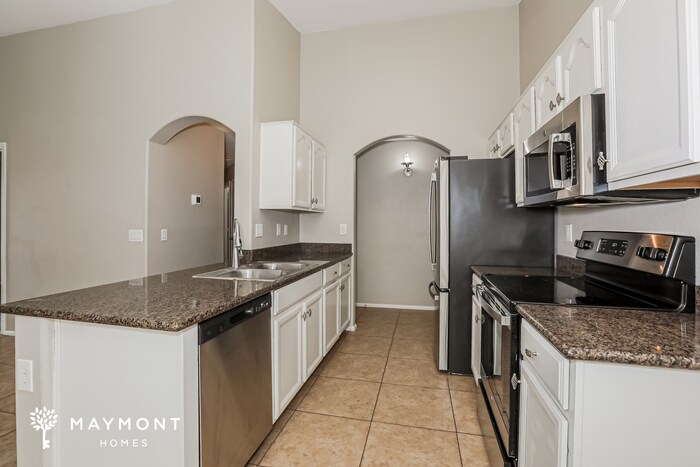 Building Photo - 882 E Taylor Trail