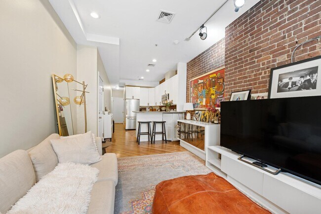 Building Photo - 123 Willow Ave