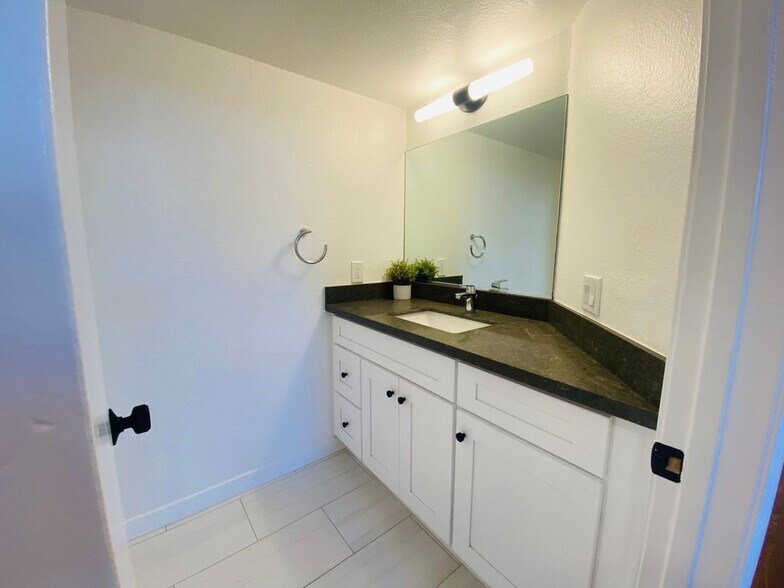 Building Photo - 293 Ohio St