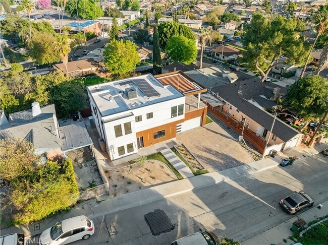 Building Photo - 3810 Locke Ave
