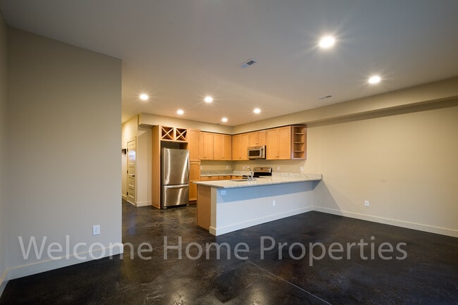 Building Photo - 72 NE Hadley Way