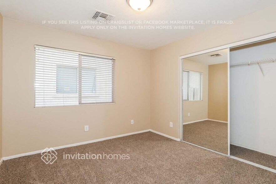 Building Photo - 5409 S 7th Dr