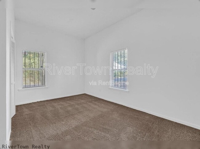Building Photo - 439 Simpson Ave