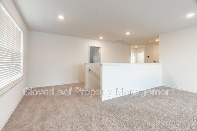 Building Photo - 302 Colonial Blf