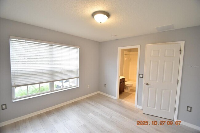 Building Photo - 8806 Cameron Crest Dr