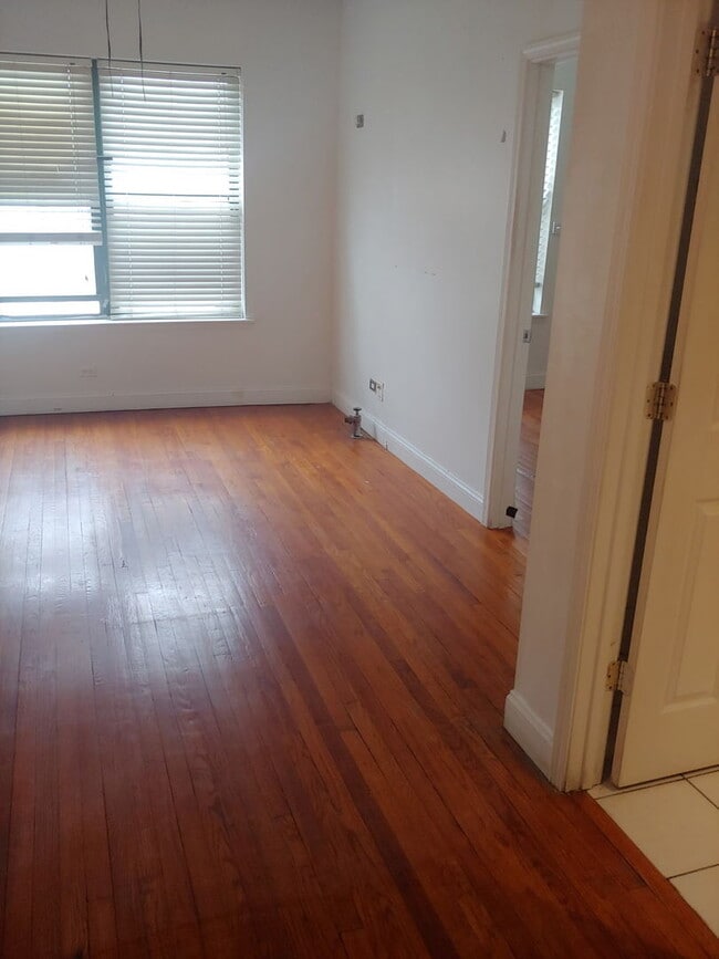 Building Photo - 307 E 50th St