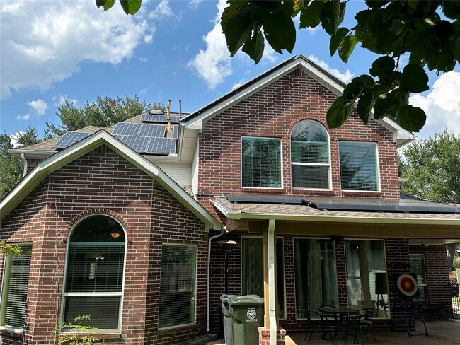 Building Photo - 3206 Oakland Dr