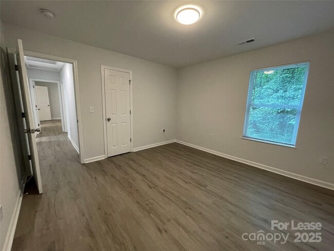Building Photo - 7135 Ludwig Dr