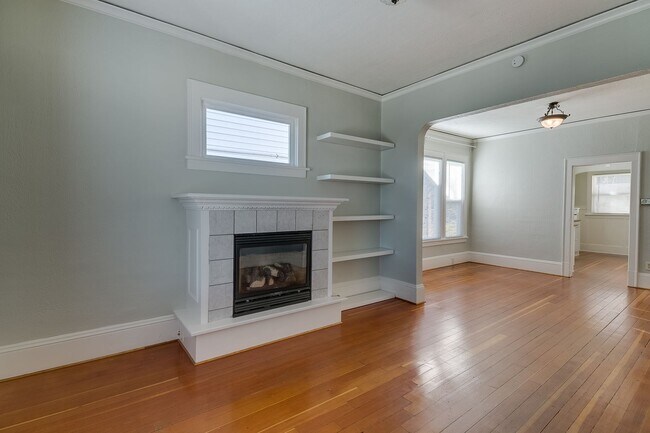 Building Photo - 3Bd/1.75Ba Seattle House