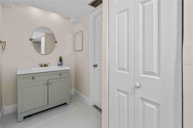 Building Photo - 500 Treasure Island Causeway