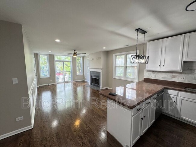 Building Photo - 5438 S Indiana Ave