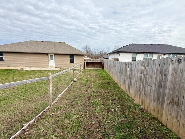 Building Photo - 633 S Southgate Dr