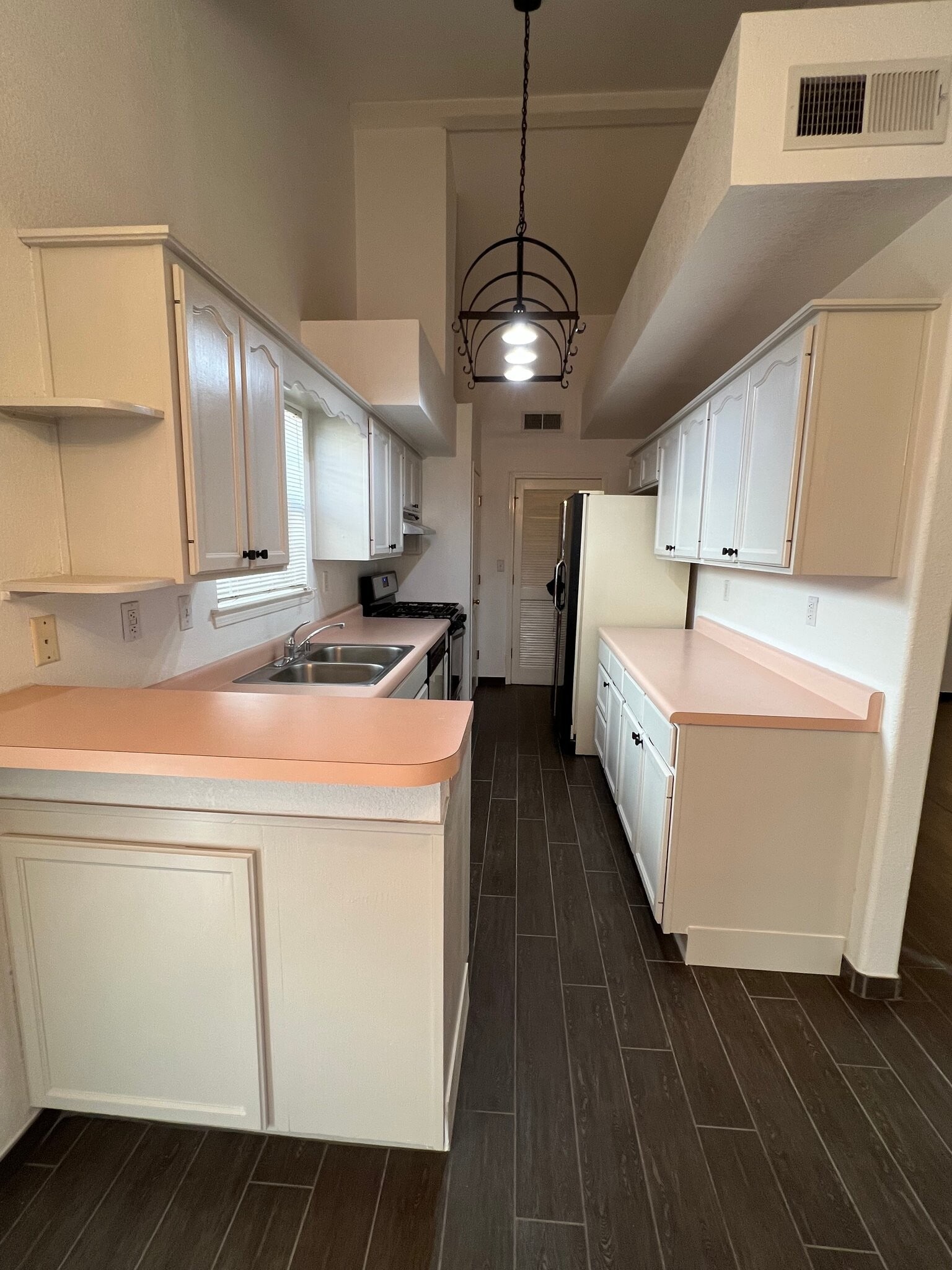 Building Photo - 7115 Oval Rock Dr
