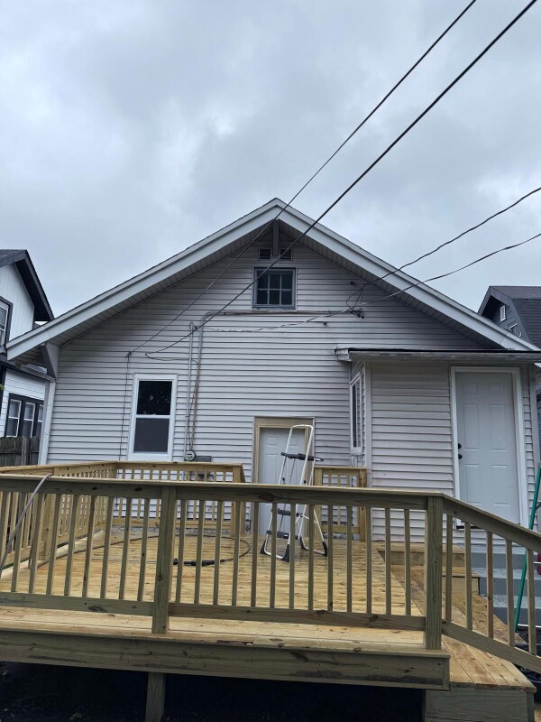 Building Photo - 648 N Oakland Ave