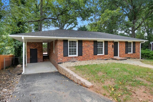 Building Photo - 332 Seneca Pl