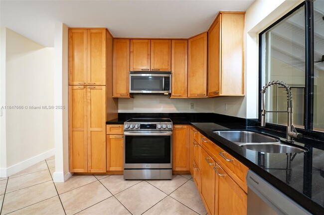 Building Photo - 2158 Baton Rouge