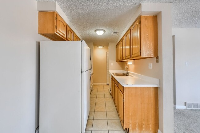 Building Photo - 130 E Highline Cir