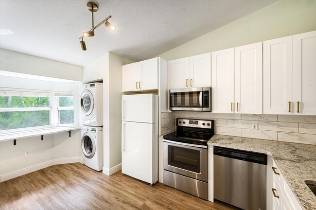 Building Photo - 3500 Briar Bay Blvd